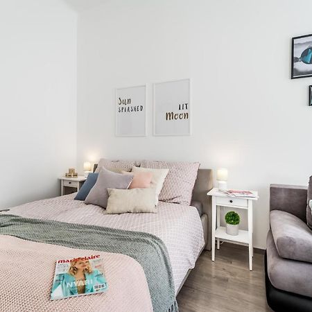 Sun-Splashed Retreat In The Heart Of A Vibrant Quarter Budapest Ngoại thất bức ảnh