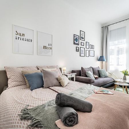 Sun-Splashed Retreat In The Heart Of A Vibrant Quarter Budapest Ngoại thất bức ảnh