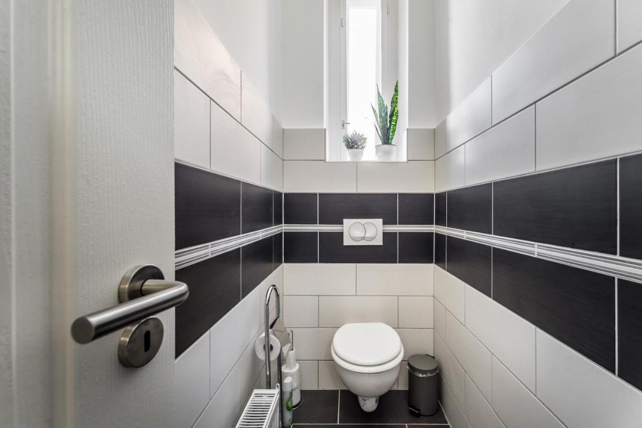 Sun-Splashed Retreat In The Heart Of A Vibrant Quarter Budapest Ngoại thất bức ảnh