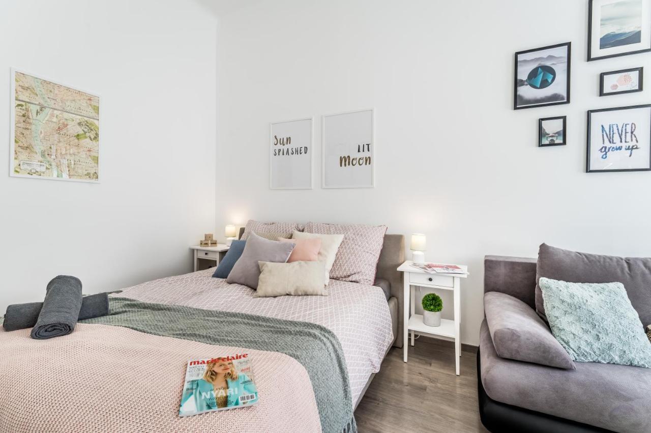Sun-Splashed Retreat In The Heart Of A Vibrant Quarter Budapest Ngoại thất bức ảnh