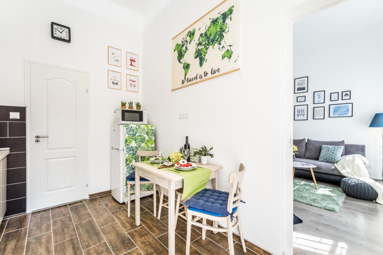 Sun-Splashed Retreat In The Heart Of A Vibrant Quarter Budapest Ngoại thất bức ảnh