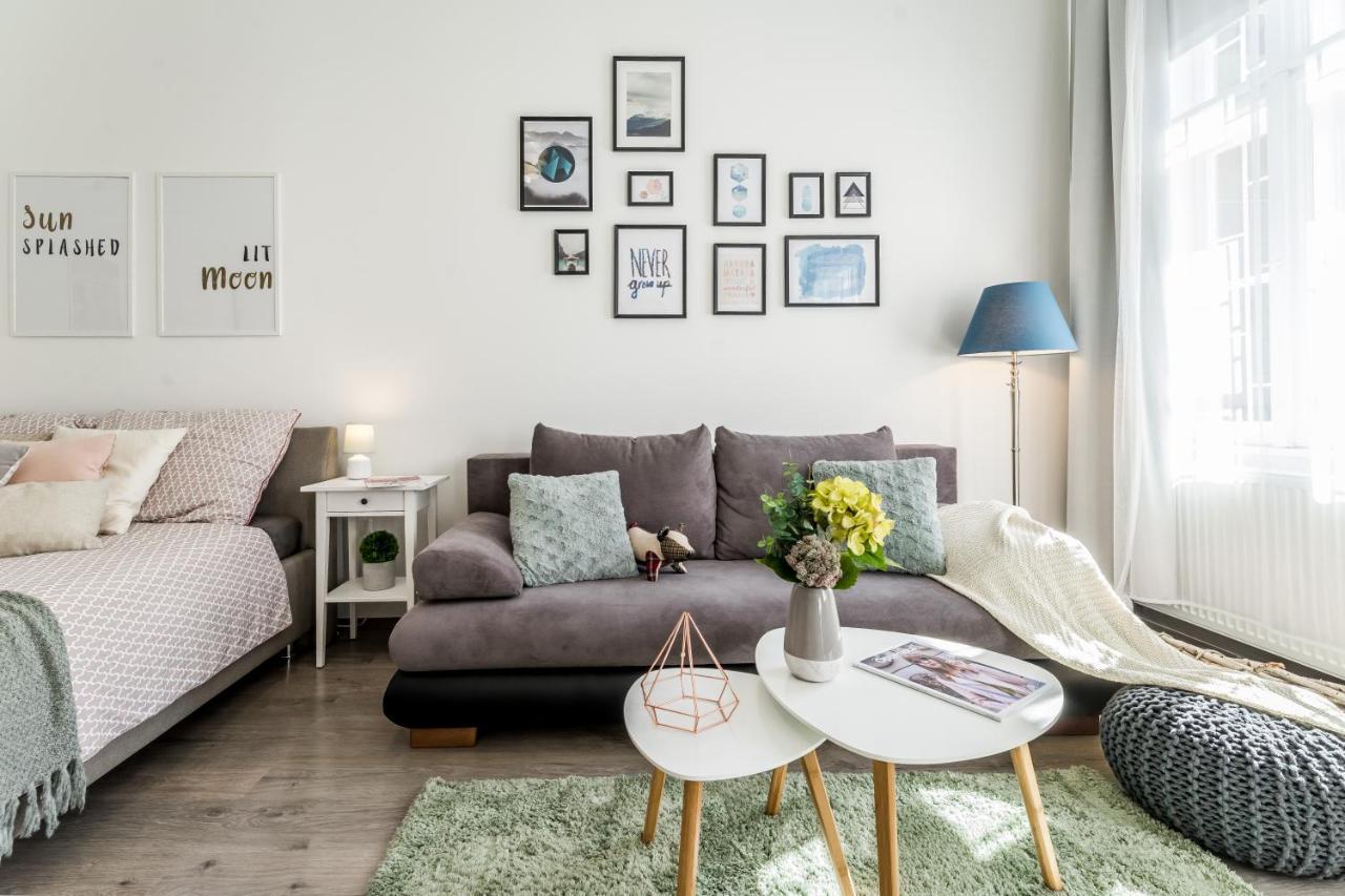 Sun-Splashed Retreat In The Heart Of A Vibrant Quarter Budapest Ngoại thất bức ảnh